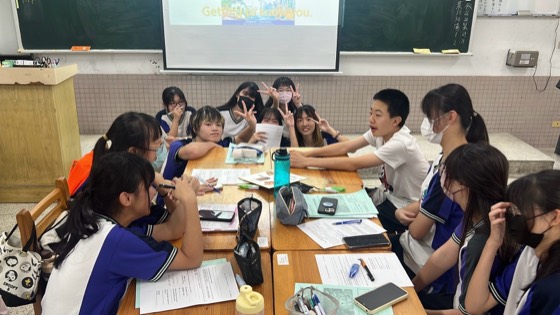 4 August — teaching at Jhonghe Elementary and exchange at Sihu Senior High