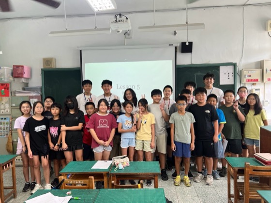 4 August — teaching at Jhonghe Elementary and exchange at Sihu Senior High