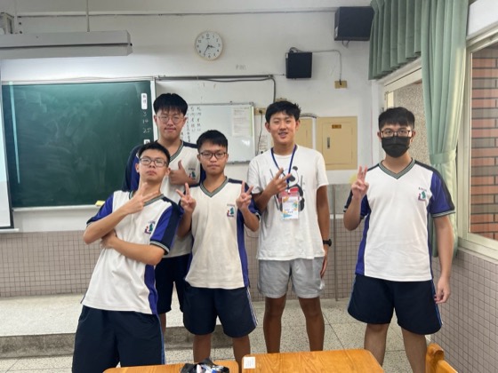 4 August — teaching at Jhonghe Elementary and exchange at Sihu Senior High