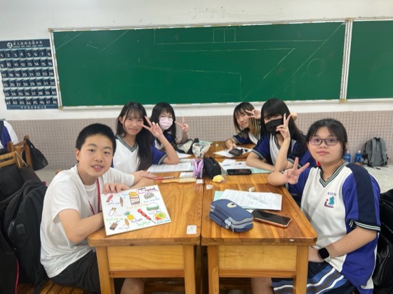 4 August — teaching at Jhonghe Elementary and exchange at Sihu Senior High