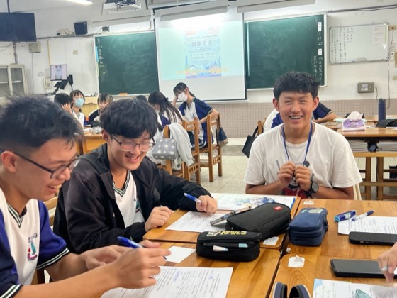 4 August — teaching at Jhonghe Elementary and exchange at Sihu Senior High