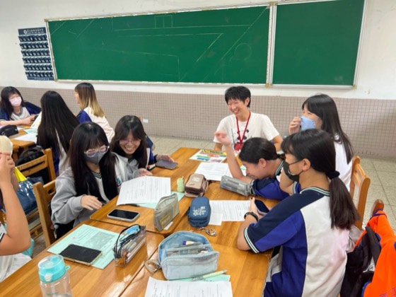 4 August — teaching at Jhonghe Elementary and exchange at Sihu Senior High