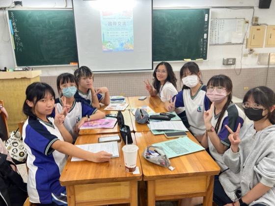 4 August — teaching at Jhonghe Elementary and exchange at Sihu Senior High