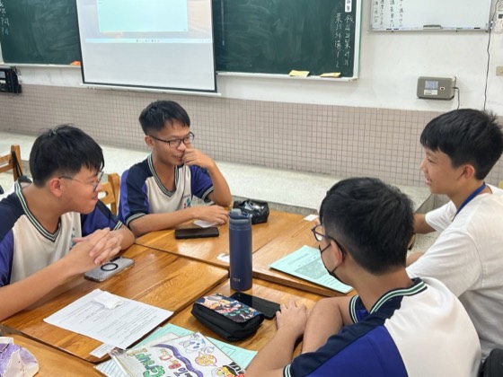 4 August — teaching at Jhonghe Elementary and exchange at Sihu Senior High